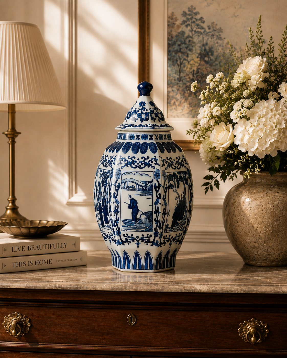 Chinoiserie pot with lid 2